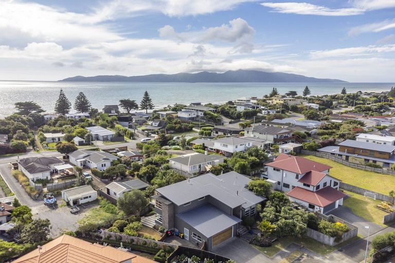 Photo of property in 11 Metzenthin Close, Raumati South, Paraparaumu, 5032