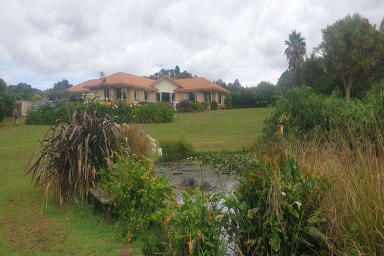 Photo of property in 21 Awaroa Stream Drive, Waiuku, 2123