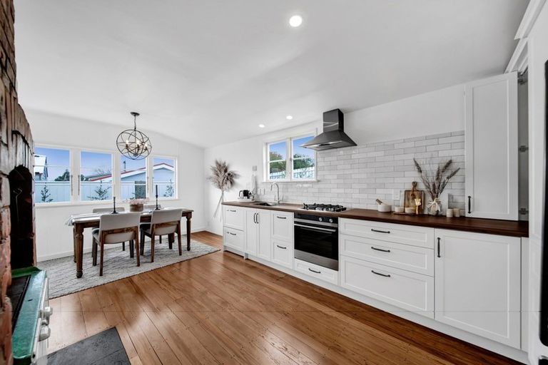 Photo of property in 9 Mayfair Place, Westown, New Plymouth, 4310