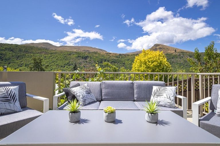 Photo of property in 21 Hood Crescent, Arrowtown, 9302