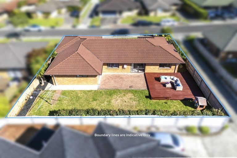 Photo of property in 33 South Kensington Way, Henderson, Auckland, 0612