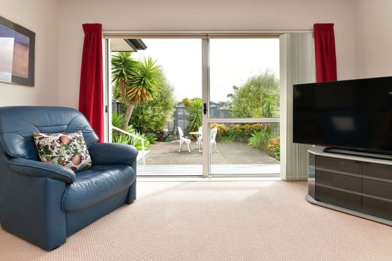 Photo of property in 1/4 Rosario Crescent, Red Beach, 0932