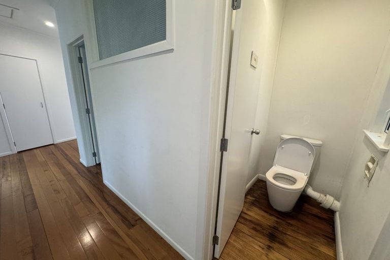 Photo of property in 27 Heath Avenue, Northcote, Auckland, 0627