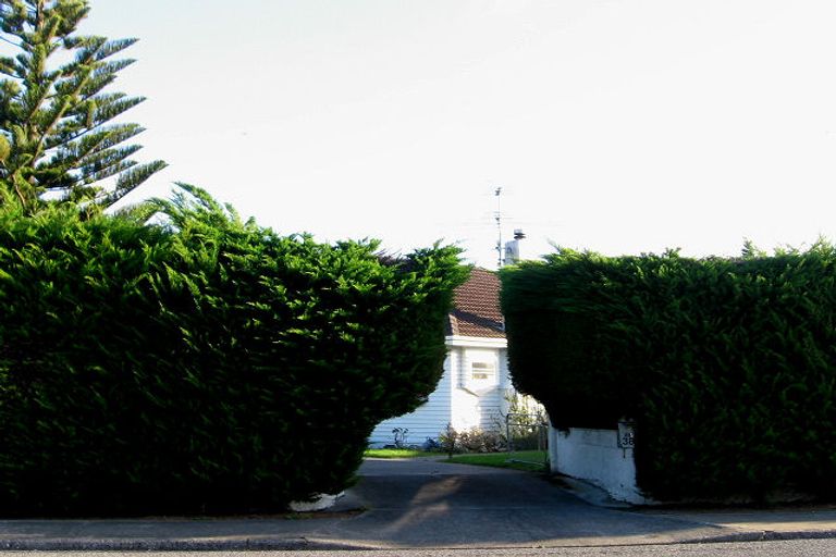 Photo of property in 38 Rauparaha Street, Waikanae Beach, Waikanae, 5036