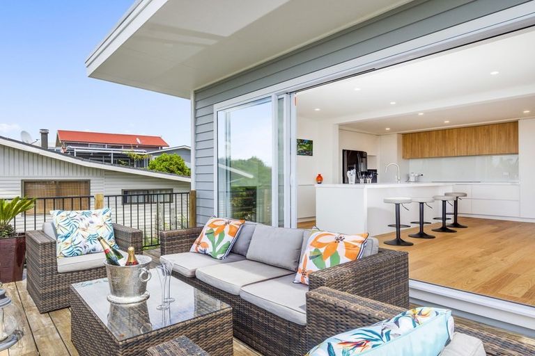 Photo of property in 32 Omokoroa Road, Omokoroa, 3114