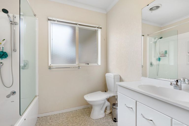 Photo of property in 66 Sandwick Drive, Weymouth, Auckland, 2103