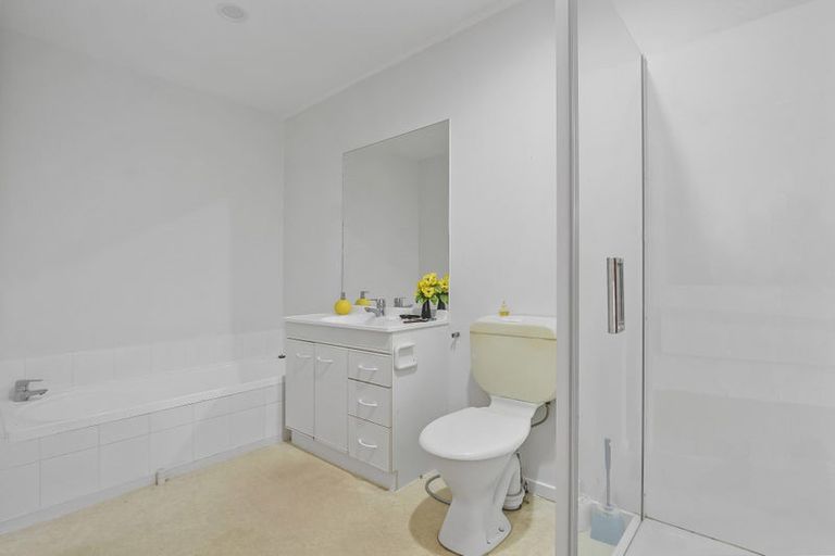 Photo of property in 2/23 Charlenne Close, Ranui, Auckland, 0612