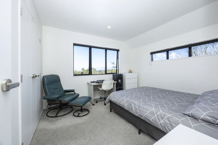 Photo of property in 18c Edgware Road, West Harbour, Auckland, 0618