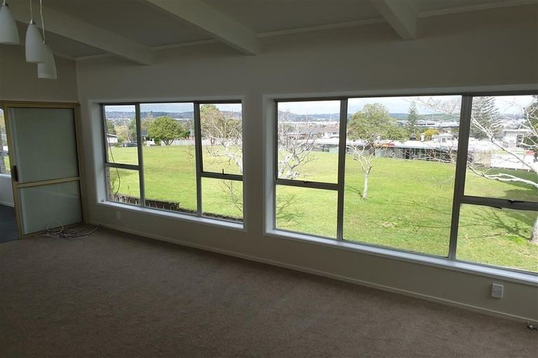 Photo of property in 86 Gossamer Drive, Pakuranga Heights, Auckland, 2010