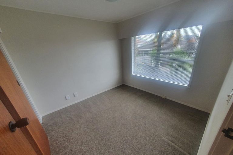 Photo of property in 1/8 Tobruk Crescent, Milford, Auckland, 0620