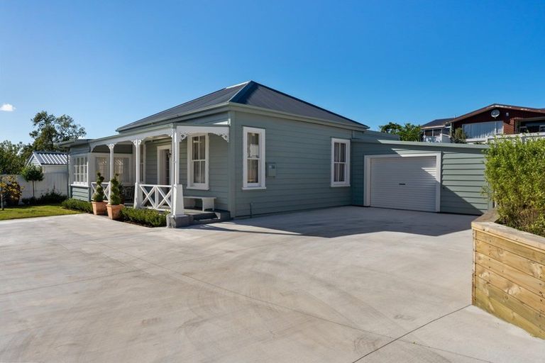 Photo of property in 9 Mayfair Place, Westown, New Plymouth, 4310
