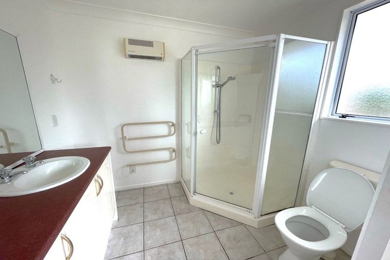 Photo of property in 22 Bearing West Court, Paraparaumu, 5032