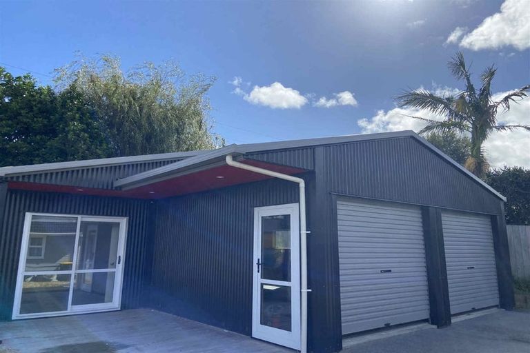 Photo of property in 7 Cornwall Street, Te Atatu South, Auckland, 0610