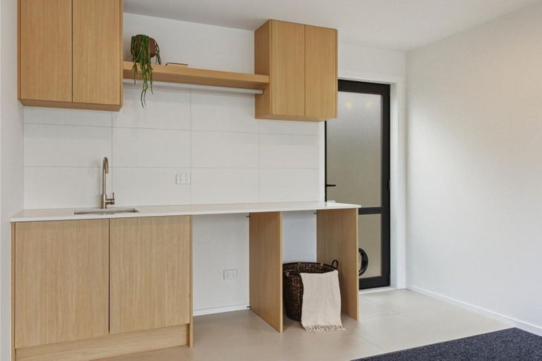 Photo of property in 85a Awaroa Road, Sunnyvale, Auckland, 0612