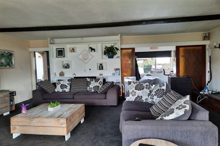 Photo of property in 16 Mirrabooka Avenue, Botany Downs, Auckland, 2010