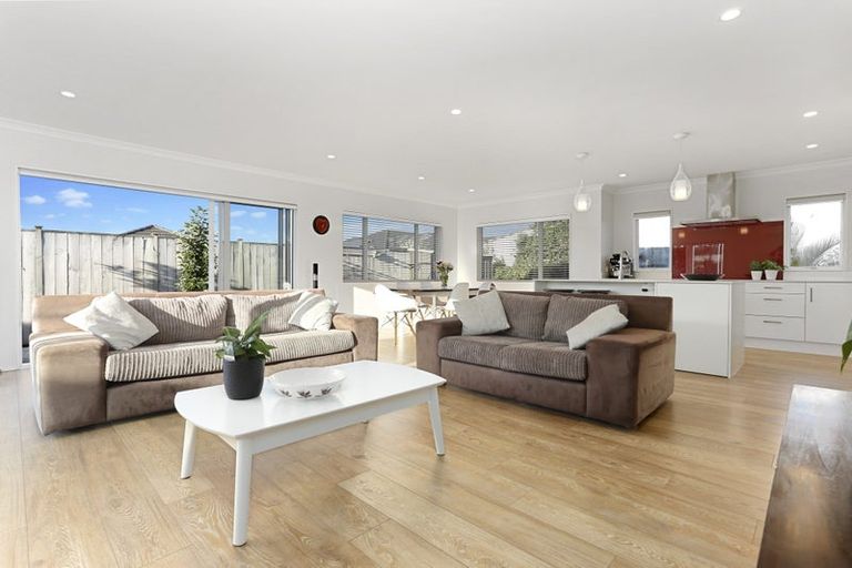 Photo of property in 44b Gilbransen Road, Kumeu, 0810