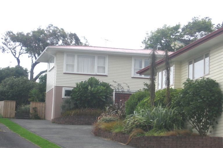 Photo of property in 2/9 Peach Road, Glenfield, Auckland, 0629