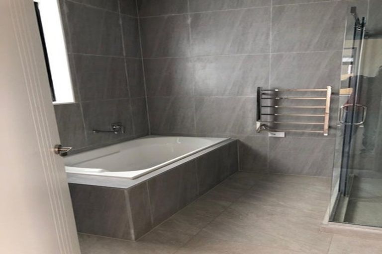 Photo of property in 20 Koroheke Road, Takanini, 2110