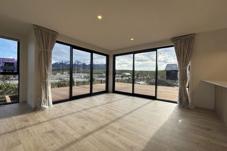 Photo of property in 37 Shelduck Road, Jacks Point, 9371