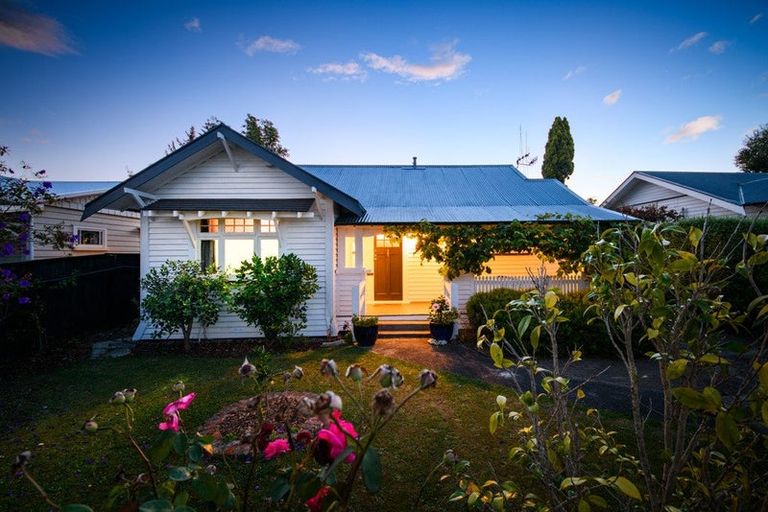 Photo of property in 26 Marne Street, Hokowhitu, Palmerston North, 4410