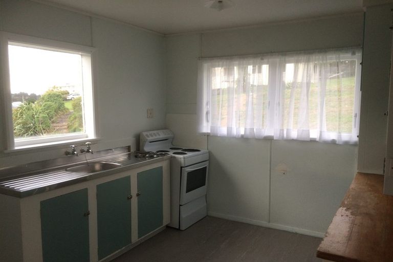 Photo of property in 34 Roberts Street, Tawa, Wellington, 5028