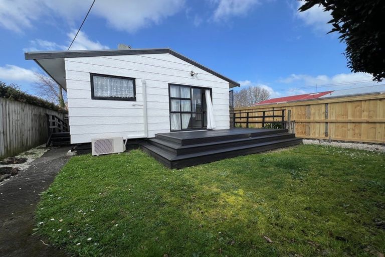 Photo of property in 1/1 Taikata Road, Te Atatu Peninsula, Auckland, 0610
