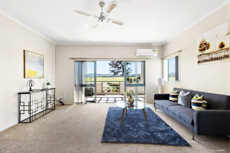 Photo of property in 1/150 Chapel Road, Flat Bush, Auckland, 2019