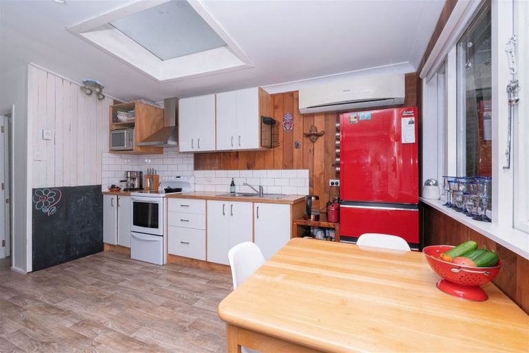 Photo of property in 56 Tilley Road, Paekakariki, 5034