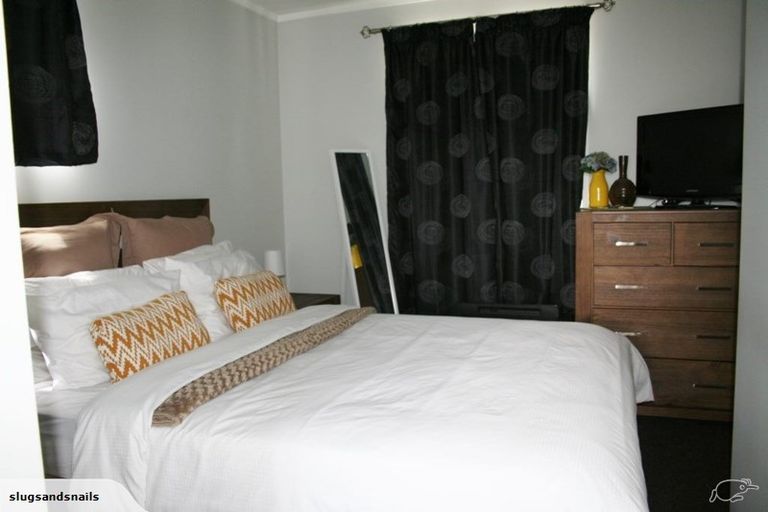 Photo of property in 16a Woodall Place, Totara Vale, Auckland, 0627