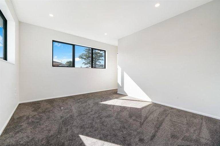 Photo of property in 76a Botany Road, Botany Downs, Auckland, 2010