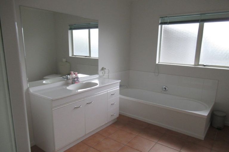 Photo of property in 5 Adrian Grove, Waikanae Beach, Waikanae, 5036