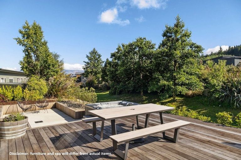Photo of property in 4 Takahe Lane, Wanaka, 9305