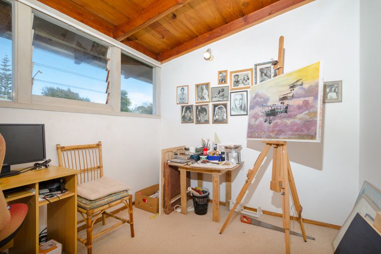 Photo of property in 64 Tiroroa Avenue, Te Atatu South, Auckland, 0610