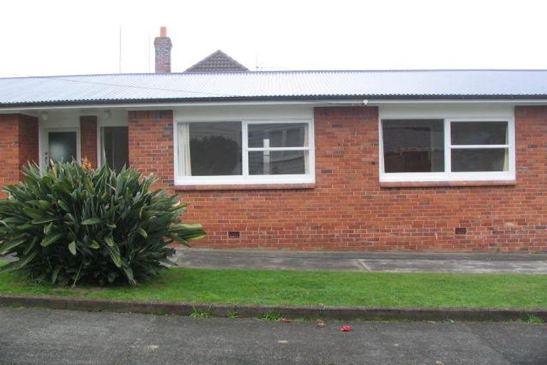 Photo of property in 28-30 Lake Pupuke Drive, Takapuna, Auckland, 0622