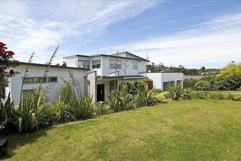 Photo of property in 7b Olwyn Place, Greenhithe, Auckland, 0632