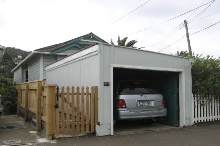 Photo of property in 184 Onepu Road, Lyall Bay, Wellington, 6022