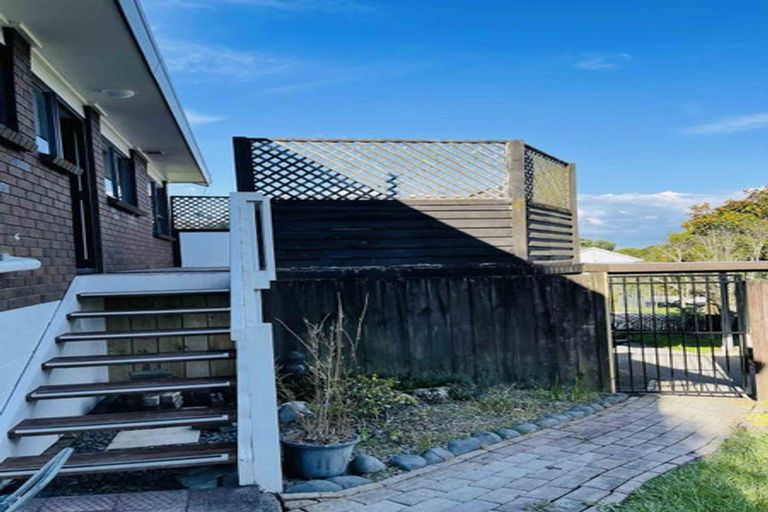 Photo of property in 1 John Webster Place, Glen Eden, Auckland, 0602