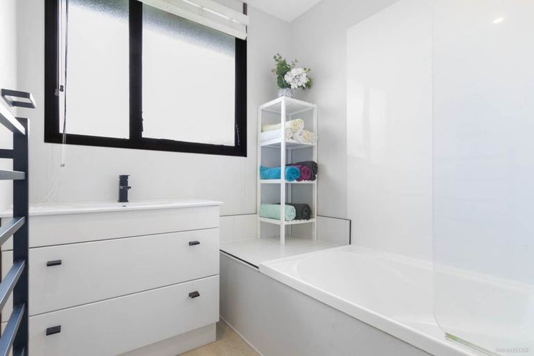 Photo of property in 29 Abbotleigh Avenue, Te Atatu Peninsula, Auckland, 0610