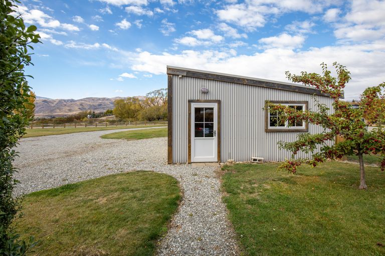 Photo of property in 180 Hall Road, Bannockburn, Cromwell, 9384