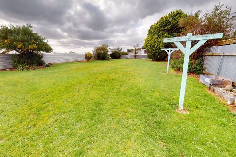Photo of property in 42 Kimberley Grove, Westbrook, Palmerston North, 4412