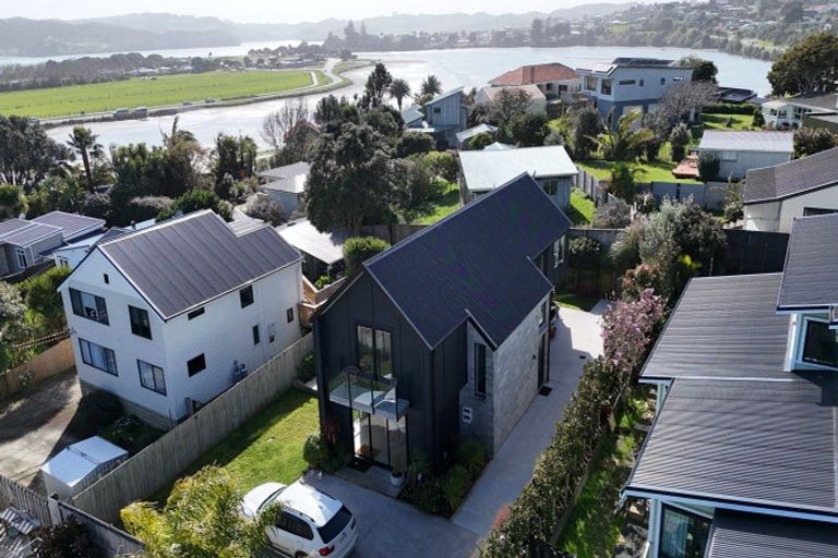 Photo of property in 10a Tahuna Avenue, Raglan, 3225