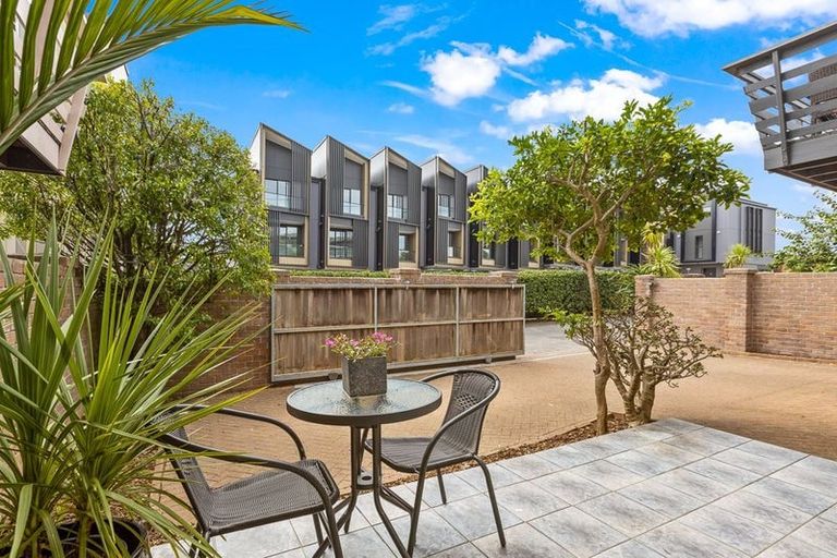 Photo of property in 2/50a Taharoto Road, Takapuna, Auckland, 0622