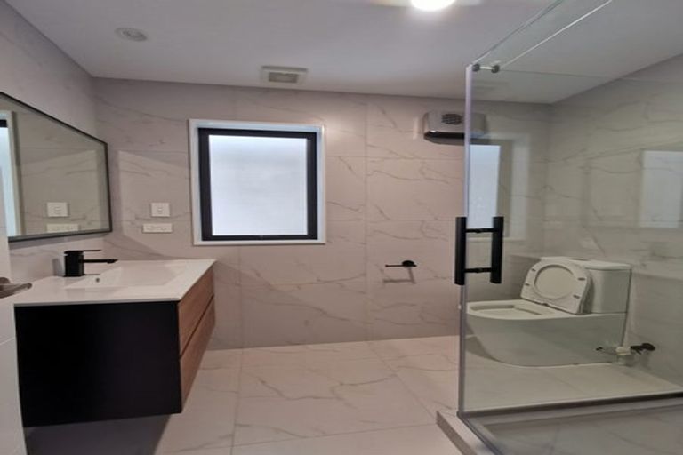 Photo of property in 13a Windermere Crescent, Blockhouse Bay, Auckland, 0600