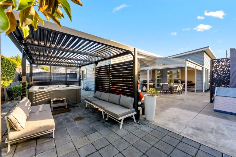 Photo of property in 15 Taikura Avenue, Red Beach, 0932