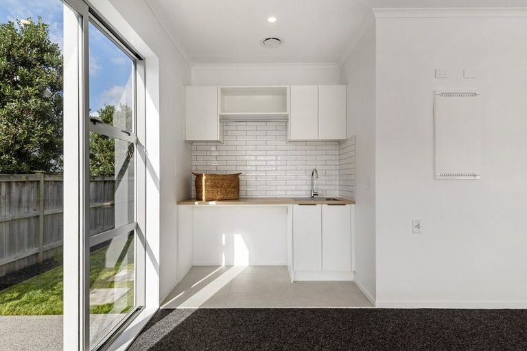 Photo of property in 11 Owen Chapman Drive, Red Beach, 0932