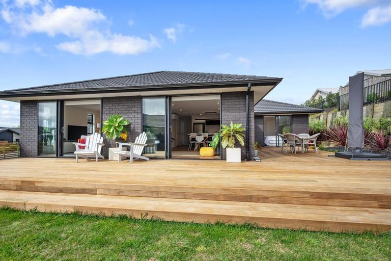 Photo of property in 12 Porokaiwhiri Avenue, Helensville, 0800