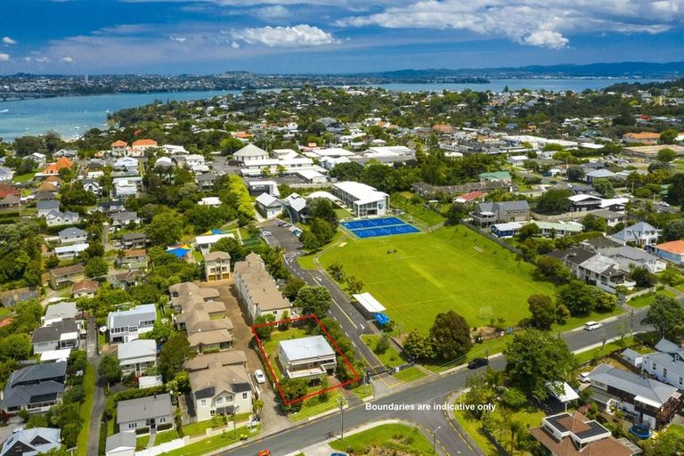 Photo of property in 51 Gladstone Road, Northcote, Auckland, 0627