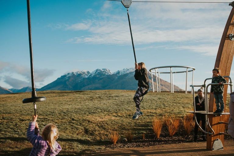 Photo of property in 9 Plough Street, Jacks Point, 9371