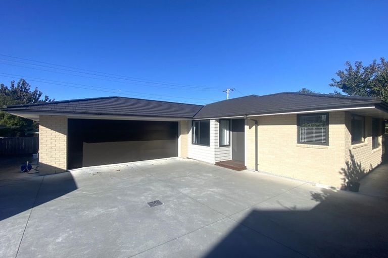 Photo of property in 102 Mangorei Road, Merrilands, New Plymouth, 4312