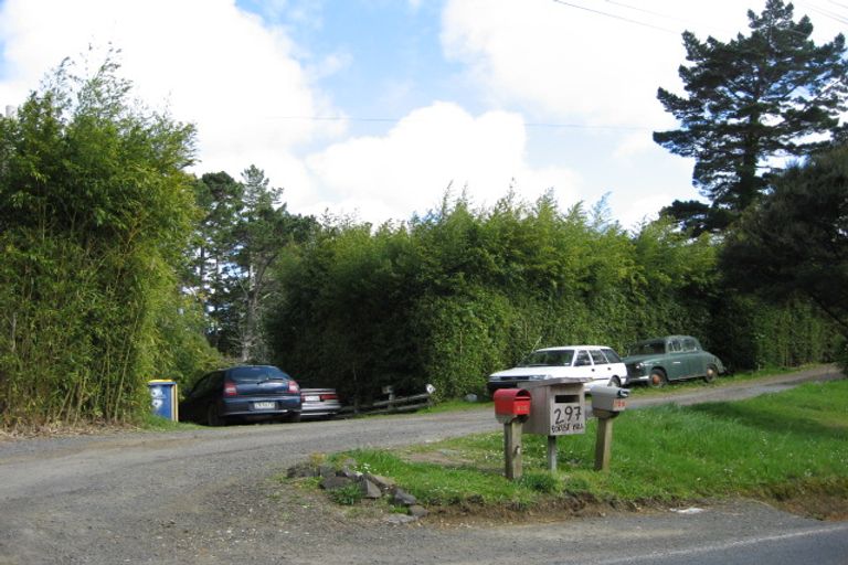 Photo of property in 299 Forest Hill Road, Waiatarua, Auckland, 0612